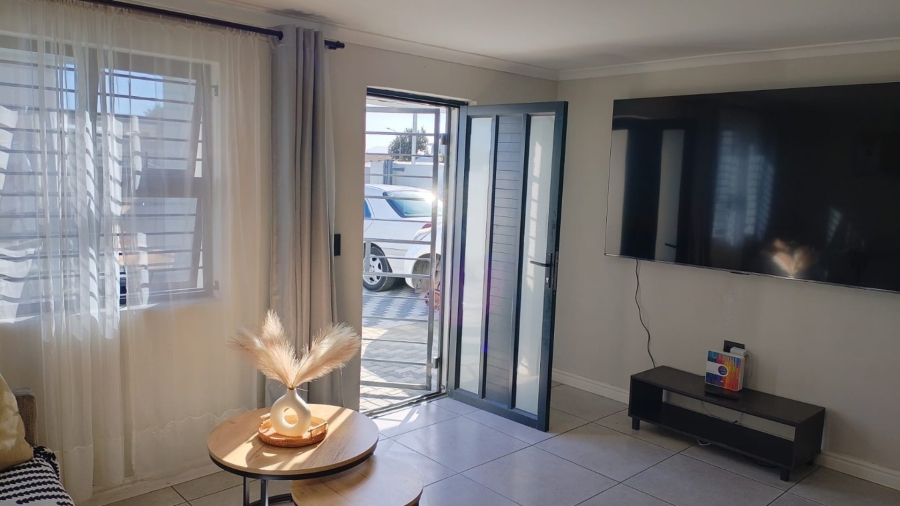 3 Bedroom Property for Sale in Eersterivier South Western Cape